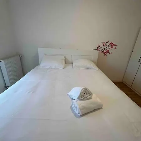 3 Avec Parking, Pres D'orly Apartment